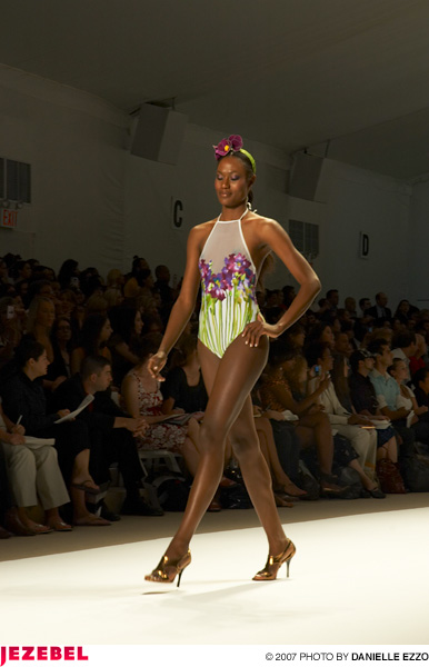 Illustration for article titled Gottex Spring/Summer '08 Show & Scene